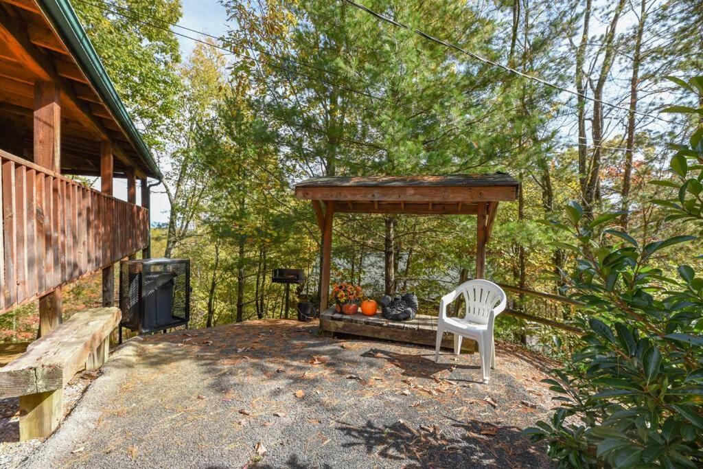 View! Cozy, Private, Fireplace, Hot Tub Log Cabin, Honeymoon! Sevierville Exterior photo