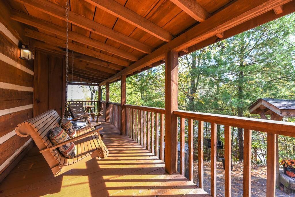 View! Cozy, Private, Fireplace, Hot Tub Log Cabin, Honeymoon! Sevierville Exterior photo