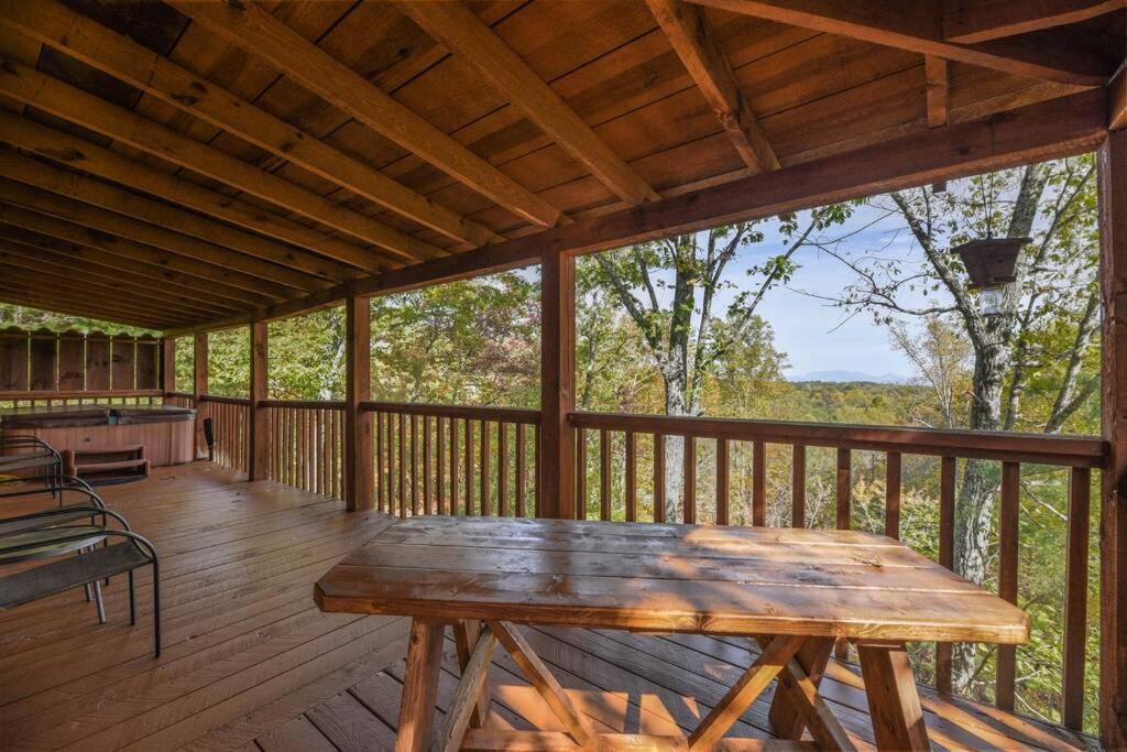 View! Cozy, Private, Fireplace, Hot Tub Log Cabin, Honeymoon! Sevierville Exterior photo