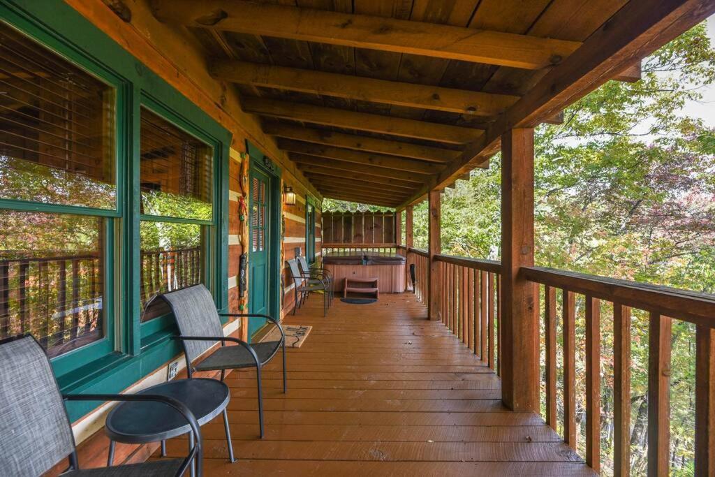 View! Cozy, Private, Fireplace, Hot Tub Log Cabin, Honeymoon! Sevierville Exterior photo