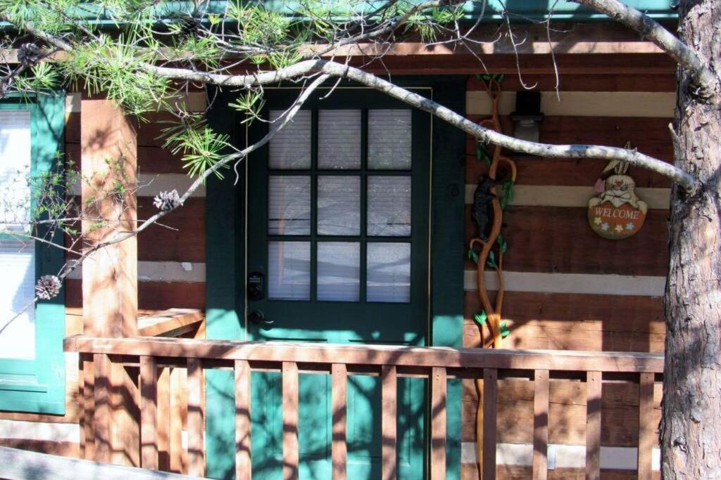 View! Cozy, Private, Fireplace, Hot Tub Log Cabin, Honeymoon! Sevierville Exterior photo