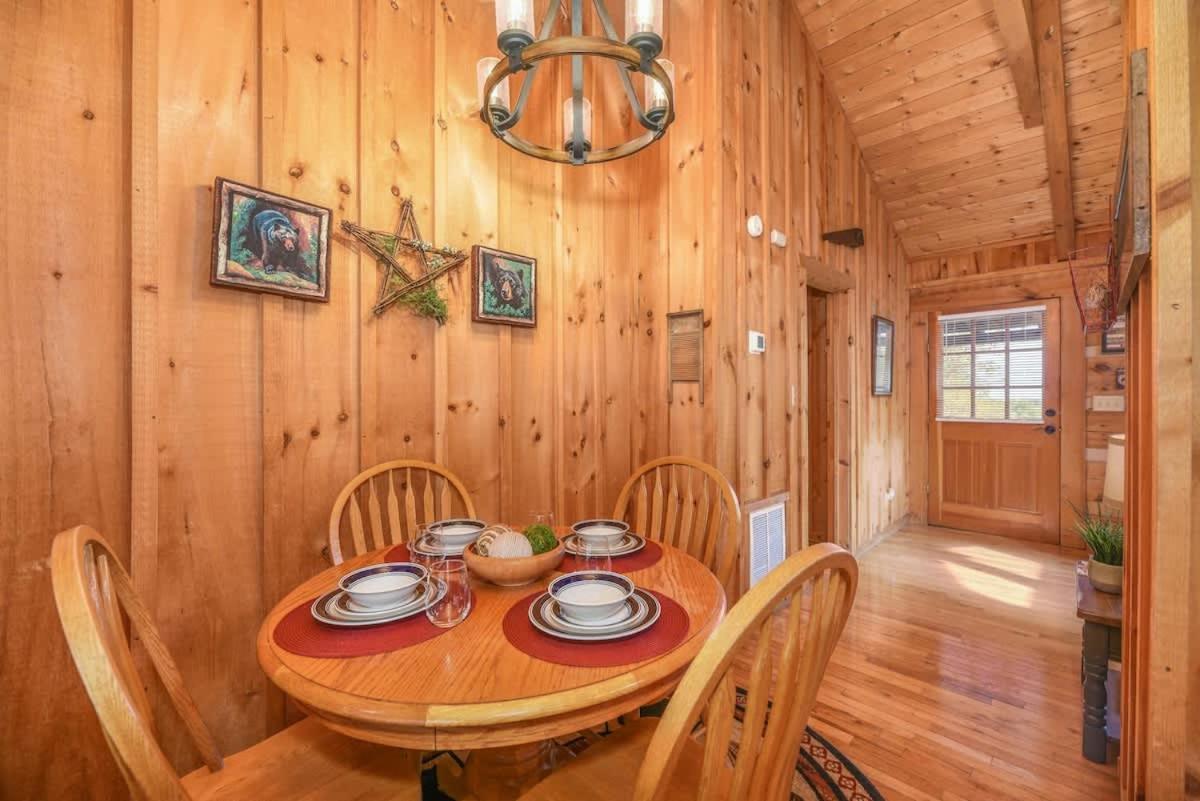 View! Cozy, Private, Fireplace, Hot Tub Log Cabin, Honeymoon! Sevierville Exterior photo