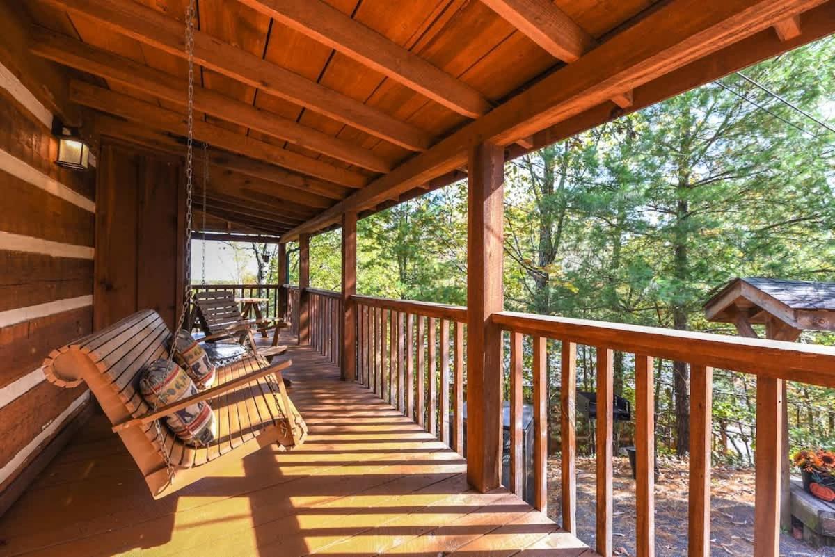 View! Cozy, Private, Fireplace, Hot Tub Log Cabin, Honeymoon! Sevierville Exterior photo