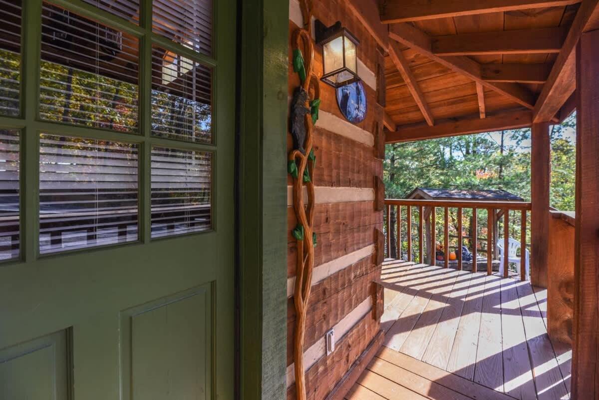 View! Cozy, Private, Fireplace, Hot Tub Log Cabin, Honeymoon! Sevierville Exterior photo