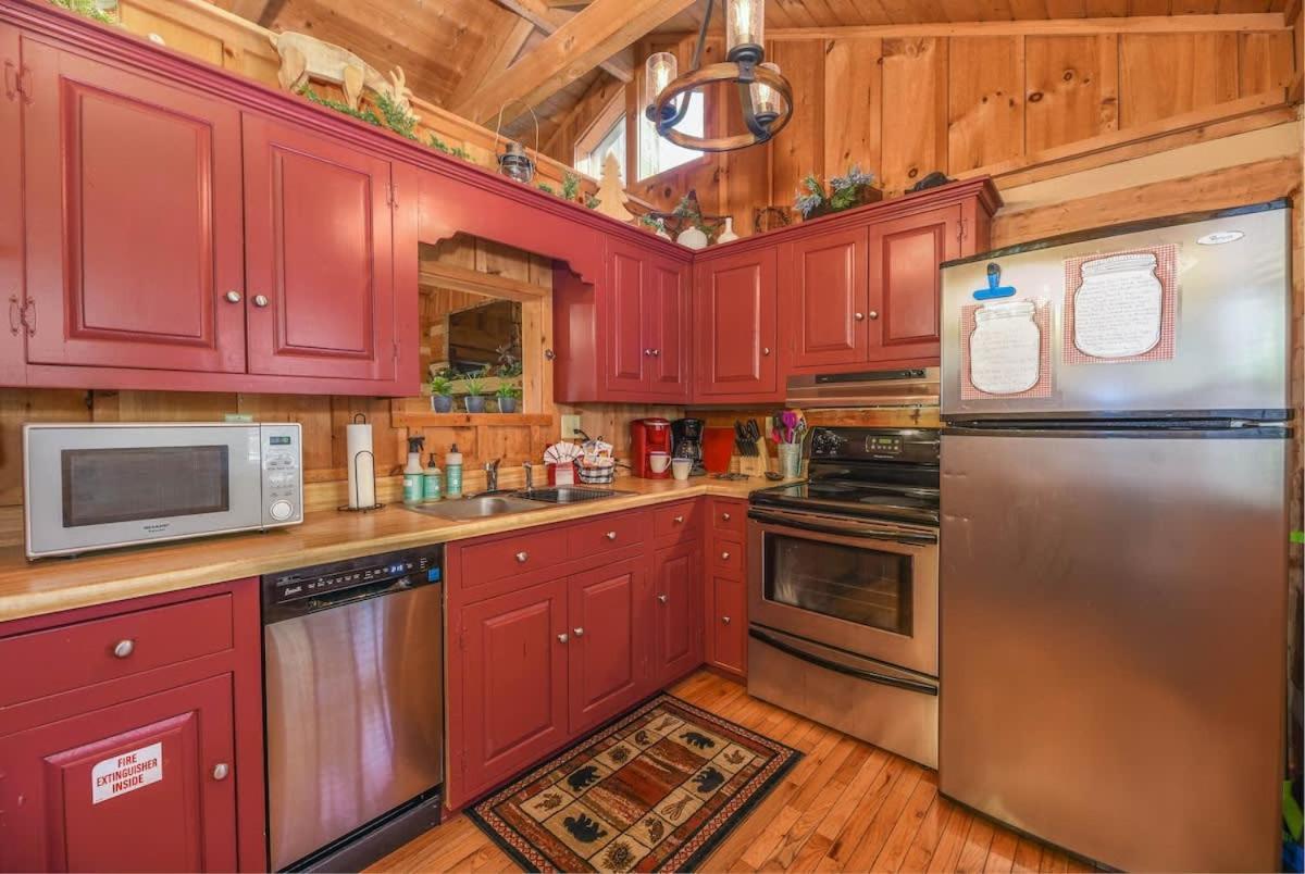 View! Cozy, Private, Fireplace, Hot Tub Log Cabin, Honeymoon! Sevierville Exterior photo