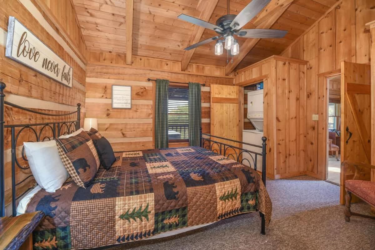 View! Cozy, Private, Fireplace, Hot Tub Log Cabin, Honeymoon! Sevierville Exterior photo